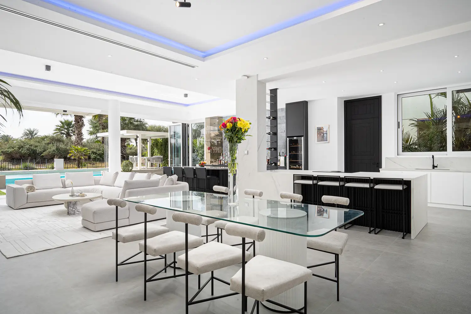 Premium dining space with smart home lighting integration